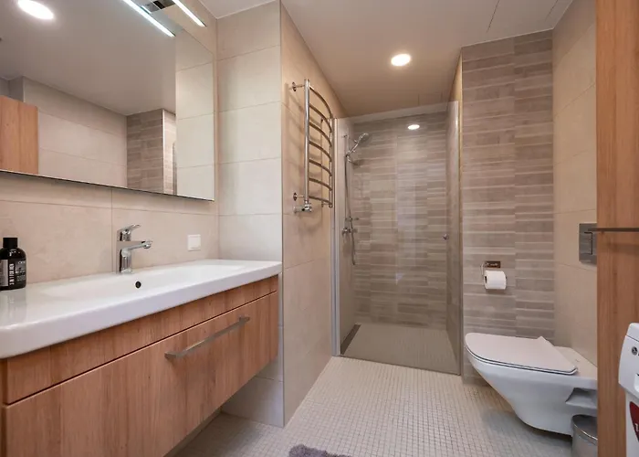 With Seaview Apartman *